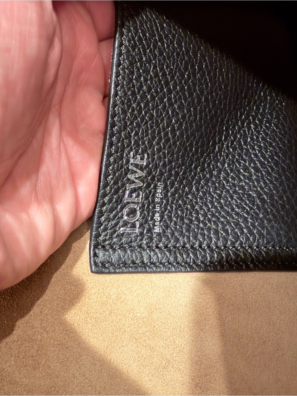 Loewe pebble bucket bag in size large - Picture 5 of 5
